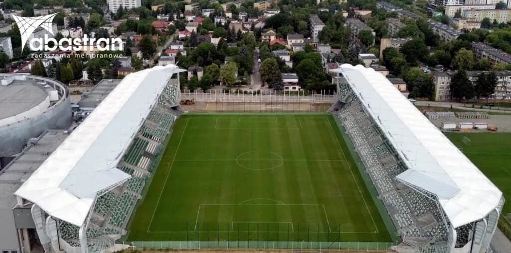 Zadaszenie membranowe stadionu piłkarskiego